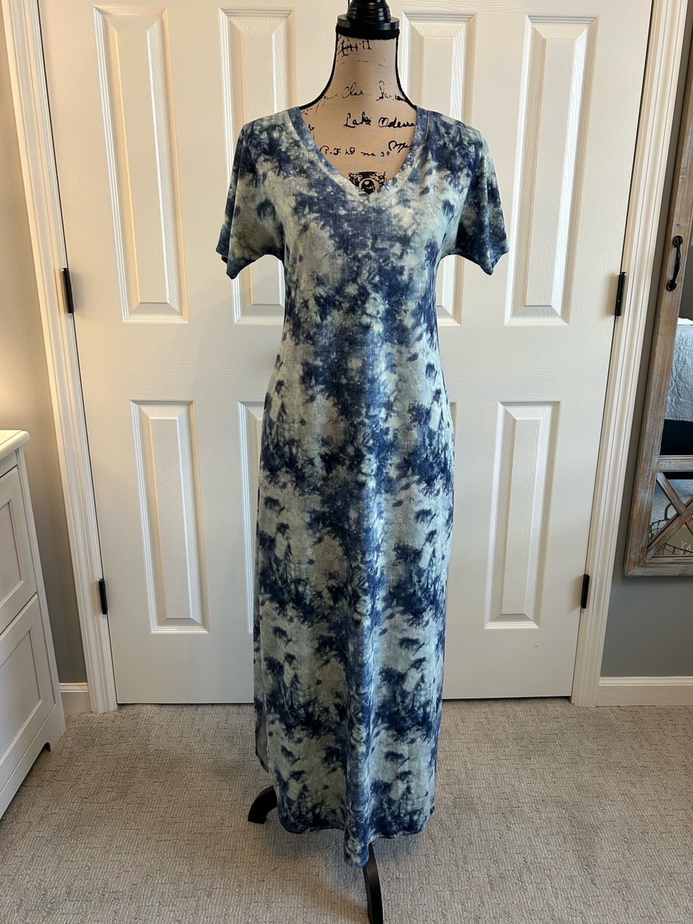 Huskary Blue and White Tie-Dye Summer v-neck Maxi Dress, small